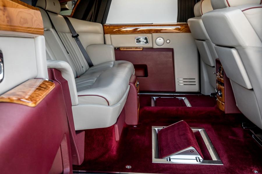 Интерьер Rolls-Royce Phantom EWB 2007 года  (NA) (фото 69 из 105)